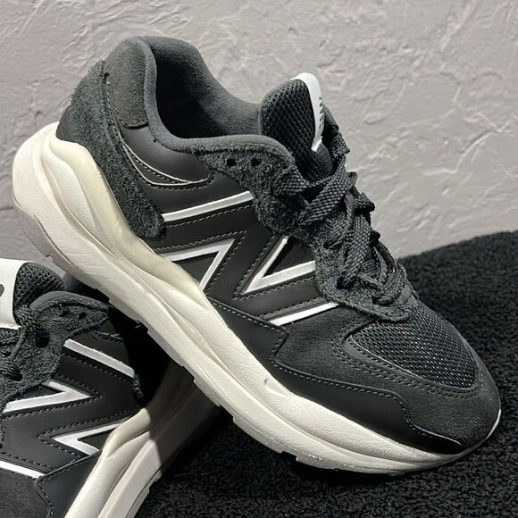🔥🔥 New Balance 57/40 Low Blacktop Running Shoes Women Sz 7.5 - EXCELLENT - Picture 2 of 14